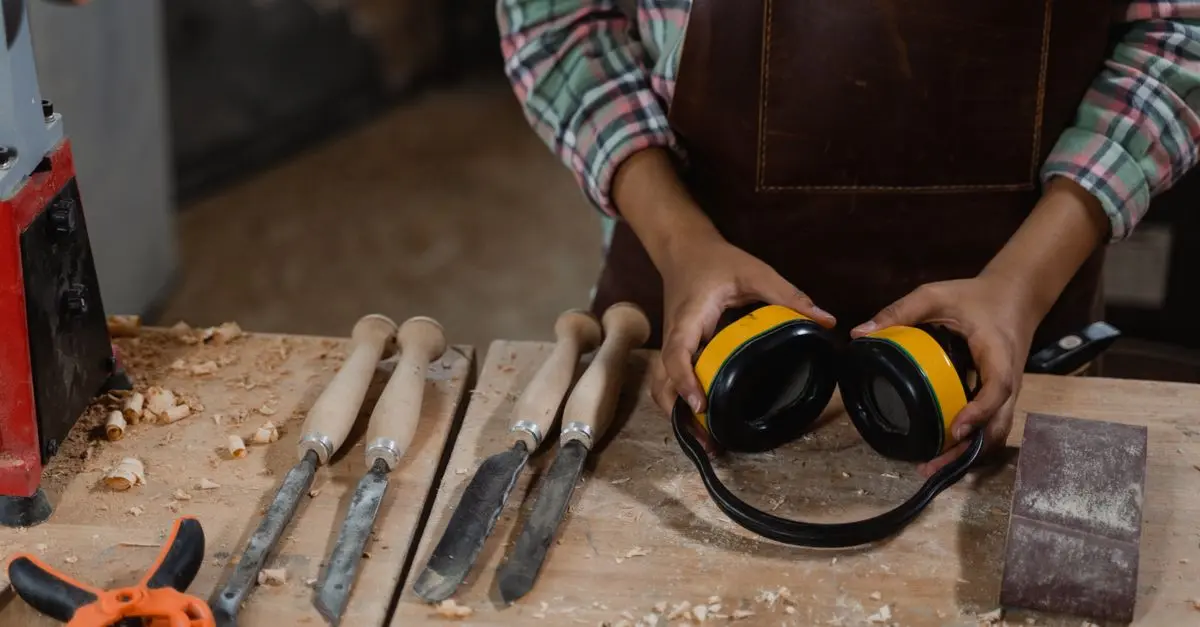 Les Outils Indispensables pour un Menuisier Rapide