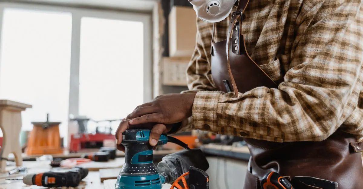 5 Outils Indispensables pour le Menuisier Rapide