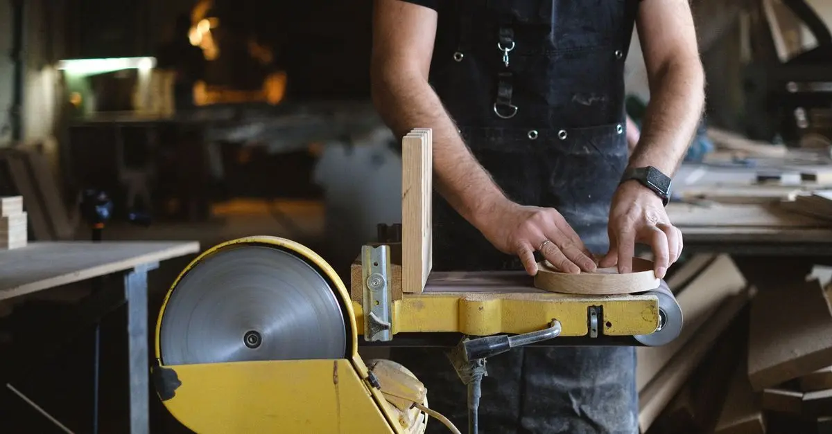 Guide Pratique des Outils Indispensables pour Menuisier Rapide