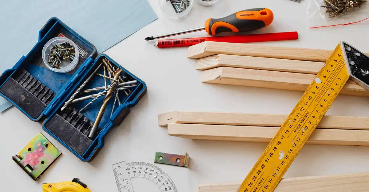 Les Outils Essentiels pour un Menuisier Rapide et Efficace